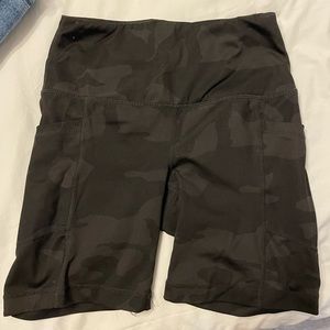 90 degree Camo biker shorts XS